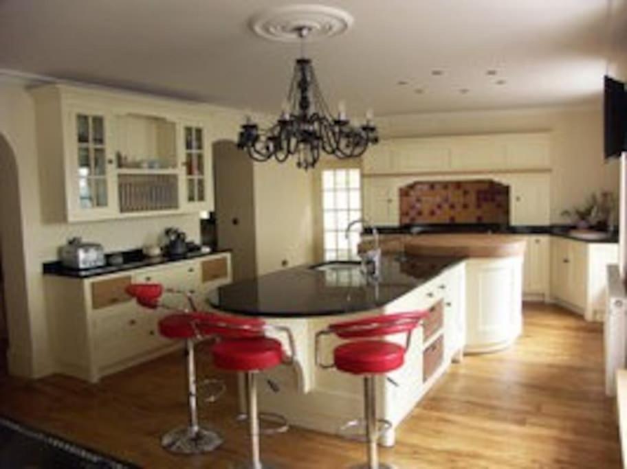 Huge Tenby Pet Friendly House Sleeps 14 エクステリア 写真