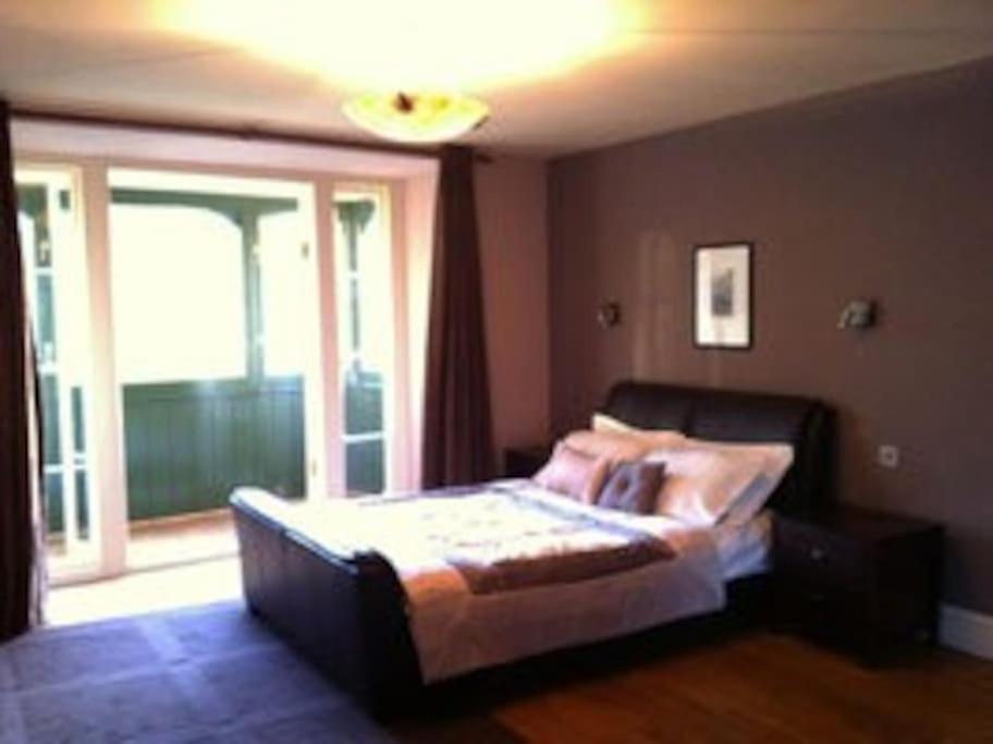 Huge Tenby Pet Friendly House Sleeps 14 エクステリア 写真